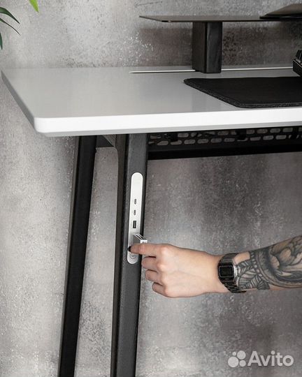 Стол письменный серый