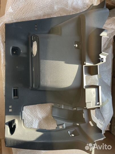 Обшивка багажника toyota corolla verso R10