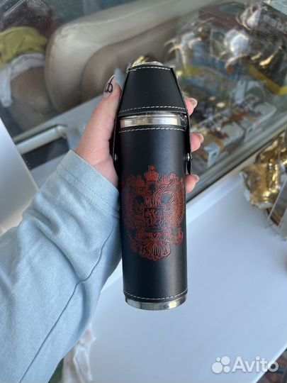 Фляжка новая с гербом и рюмками