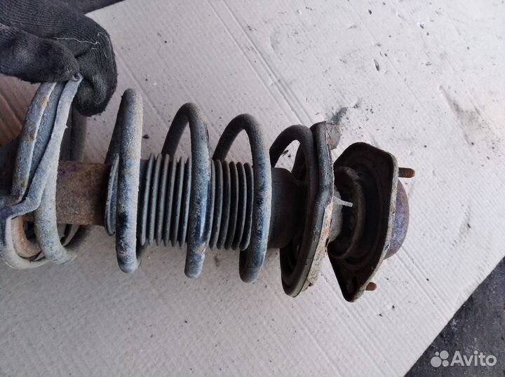 Стойка передняя Hyundai Accent левая в сборе