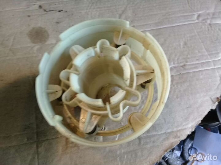 Нижняя часть бензонасоса Volkswagen Passat B5