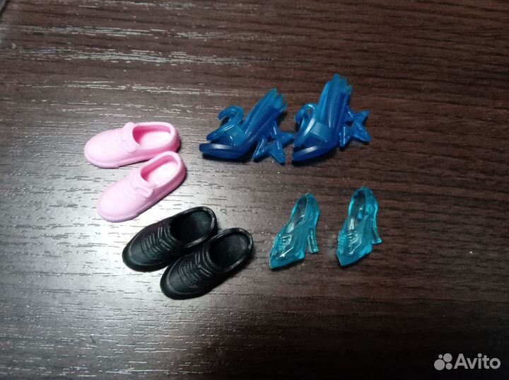 Одежда и обувь для кукол Барби Близ