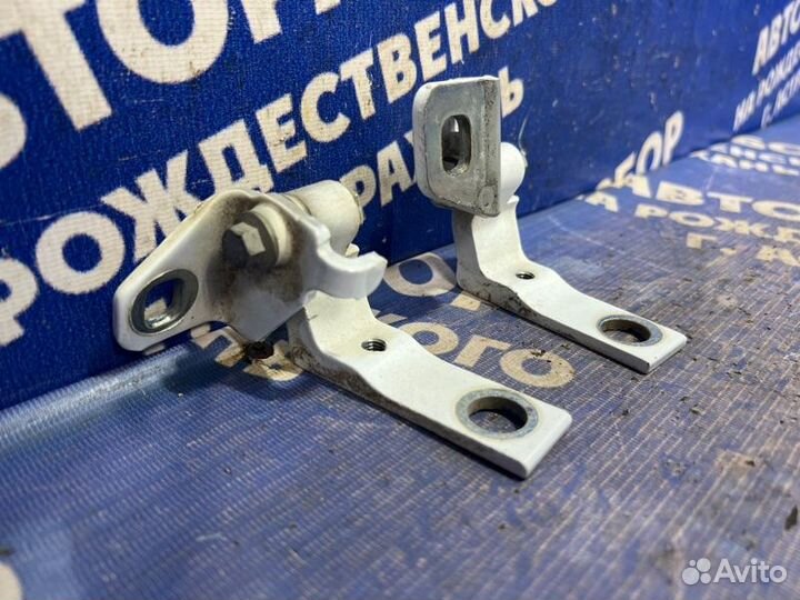 Петля двери Ford Focus 3 седан 2013