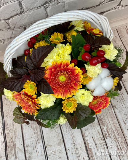 Композиция из живых цветов