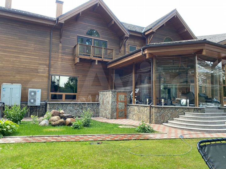 Дом 1247 м² на участке 72 сот.