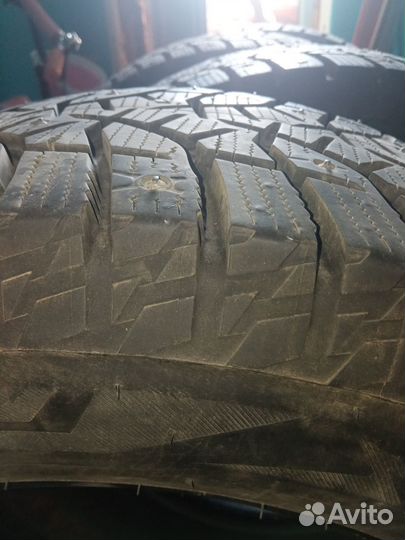 Bridgestone Blizzak Spike-02 SUV 215/65 R16