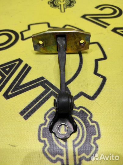 Ограничитель двери задний левый Toyota Opa ZCT10