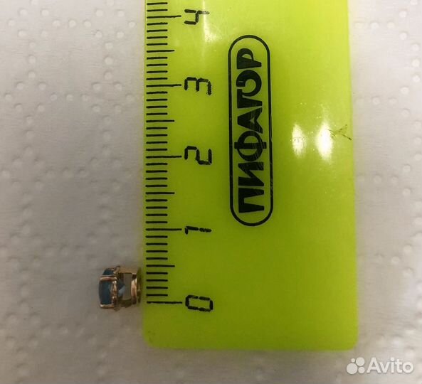 Золотой кулон с топазом