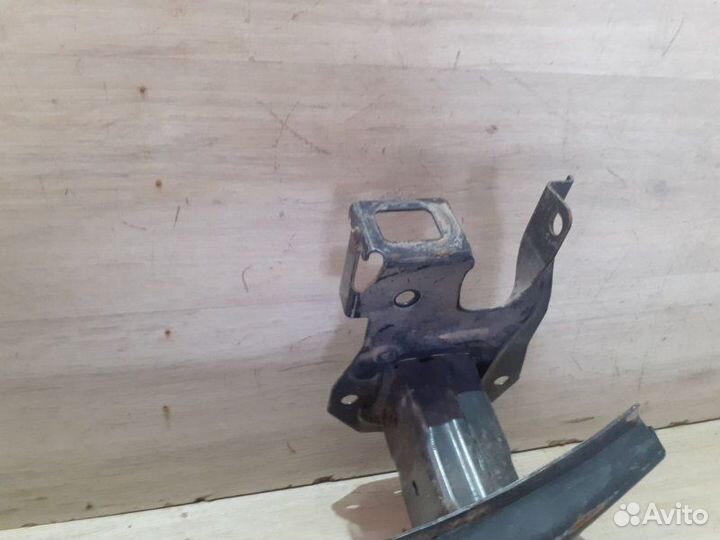 Усилитель переднего бампера Volkswagen