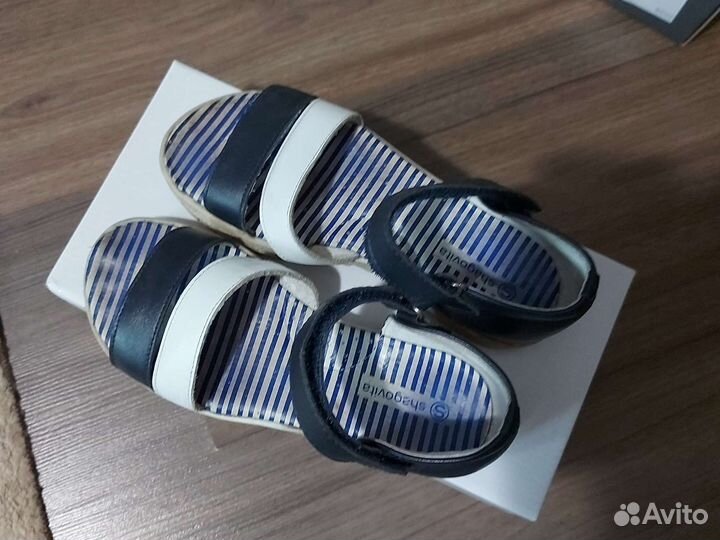 Сандалии на девочку