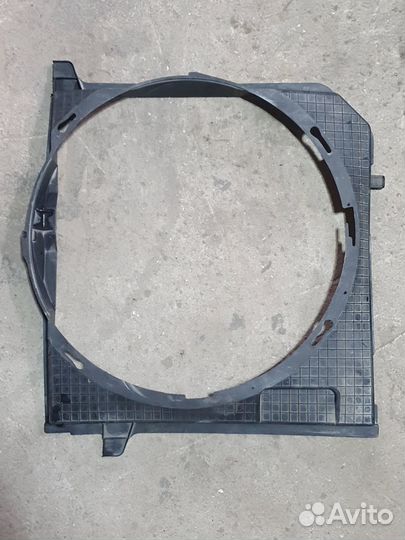 Диффузор радиатора Mercedes E Class W124