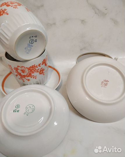 Фарфоровые чайные чашки с блюдцами