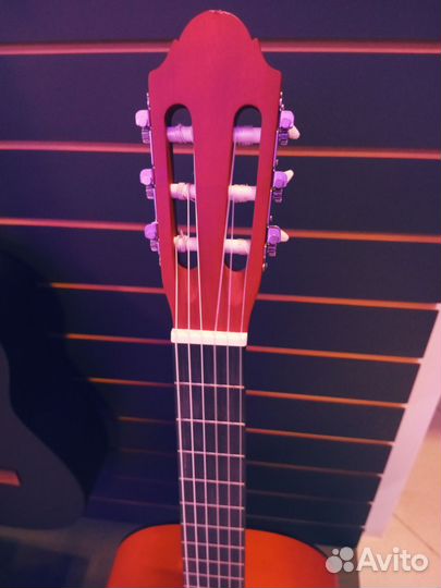 Гитара красная