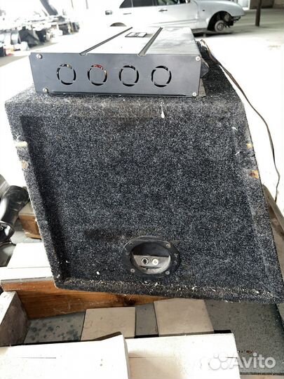 Сабвуфер helix вместе с коробом