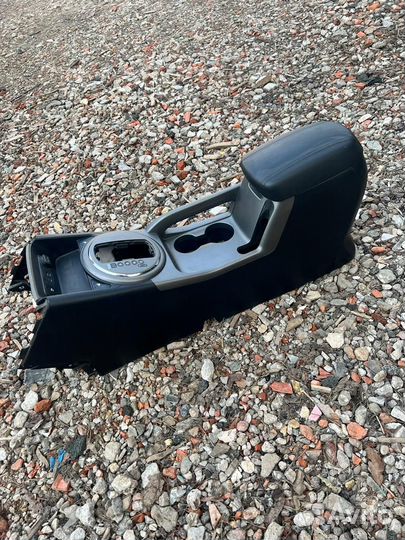 Kia Sportage 3 подлокотник