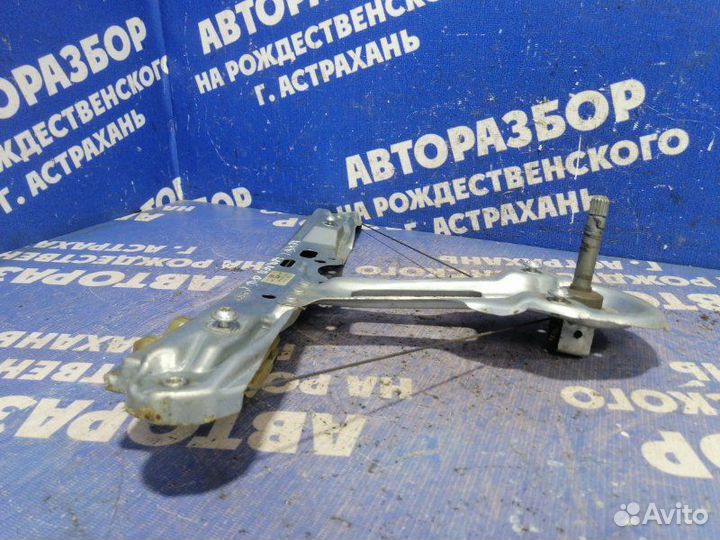 Задний левый стеклоподъёмник Ford Focus 3 хэтчбек