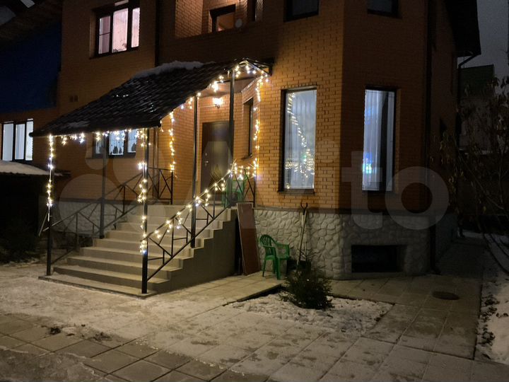 Коттедж 300 м² на участке 6 сот.