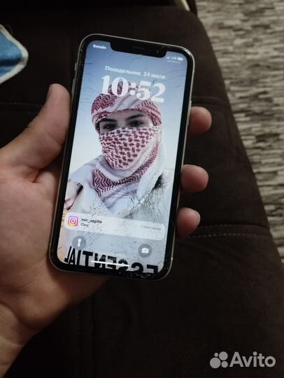 Телефон iPhone 11