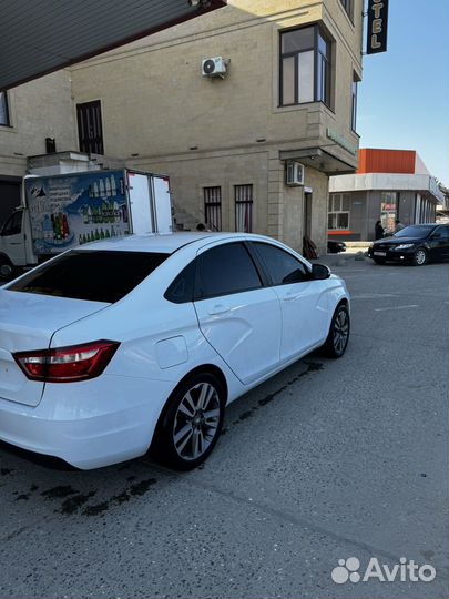 Капот на LADA весту