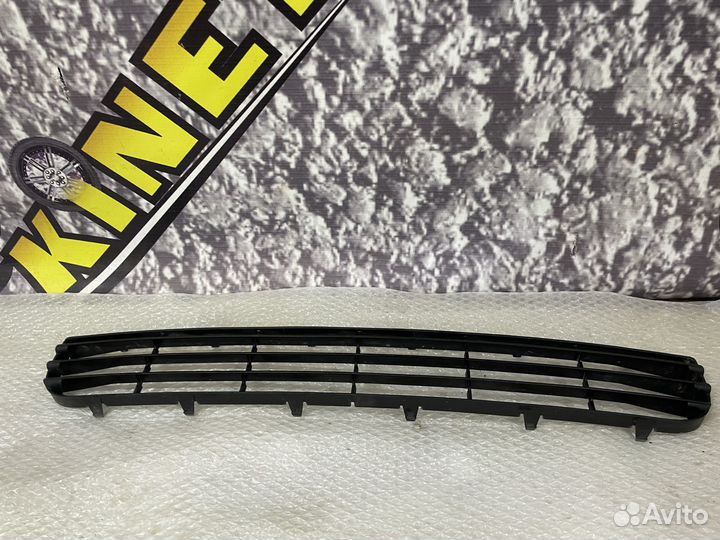 Решетка бампера центральная Colt Z3 Кольт 2007