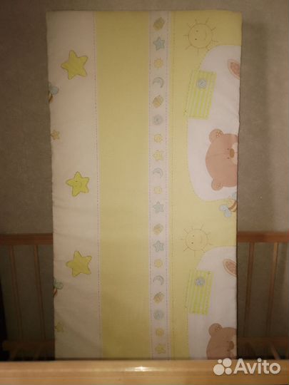 Детская кровать ,мобиль, матрас, белье