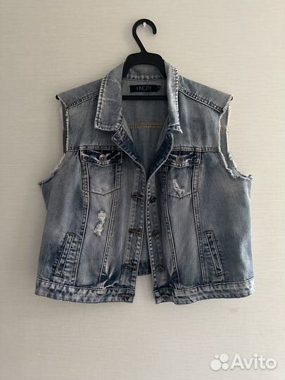 Джинсовая жилетка