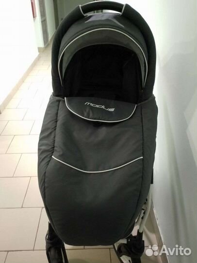 Всесезонная прогулочная коляска