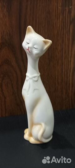 Статуэтка кошечка фарфор