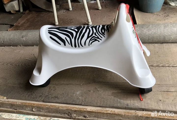 Детская каталка зебра