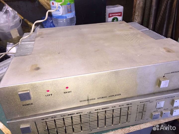 Integral stereo amplifier graphic equalizer