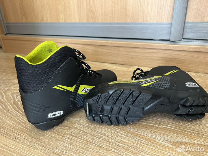 Беговые лыжи новые