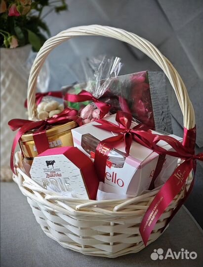 Подарочная корзина 8 марта корпоративные подарки