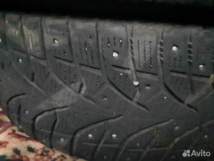 Bridgestone Blizzak Spike-02 215/65 R16 98T