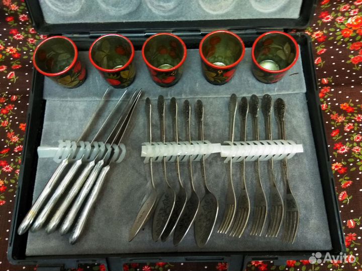 Набор столовых приборов Ложки Вилки Ножи Рюмки