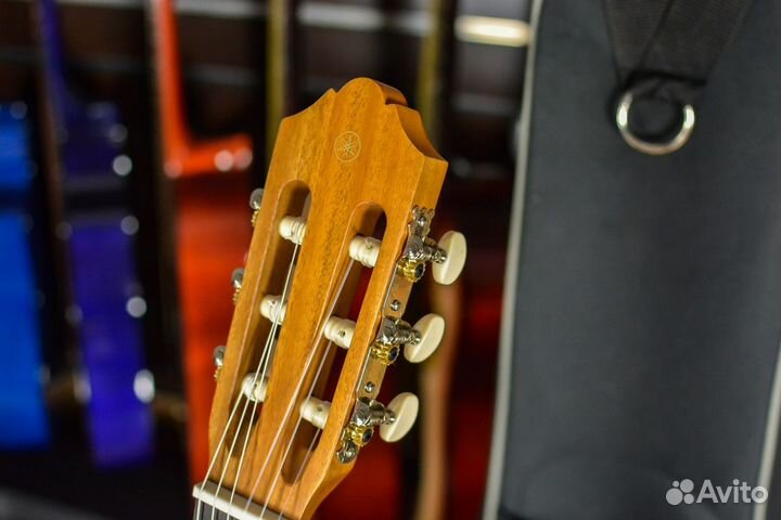 Классическая гитара Yamaha + Аксессуары