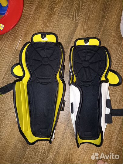 Щитки хоккейные для ног 16
