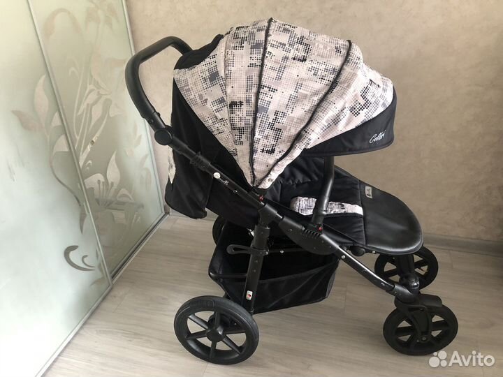 Коляска прогулочная всесезонная
