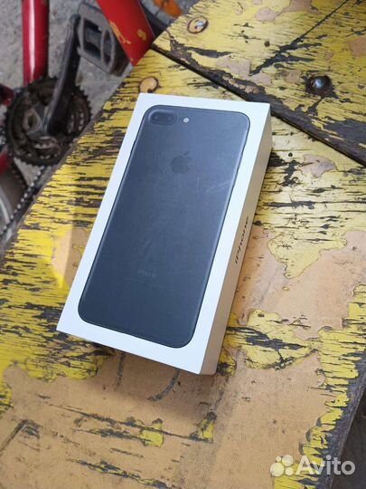 Коробка от iPhone 7 plus