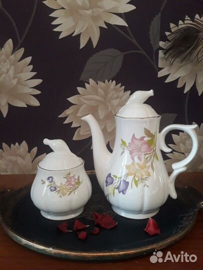 Фарфоровый винтажный чайник, сахарница