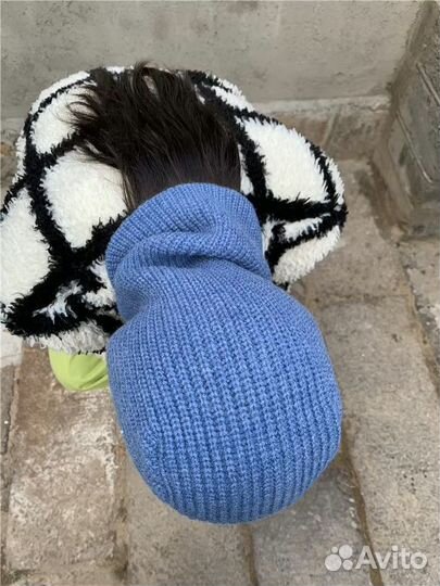 Капор вязаный голубой