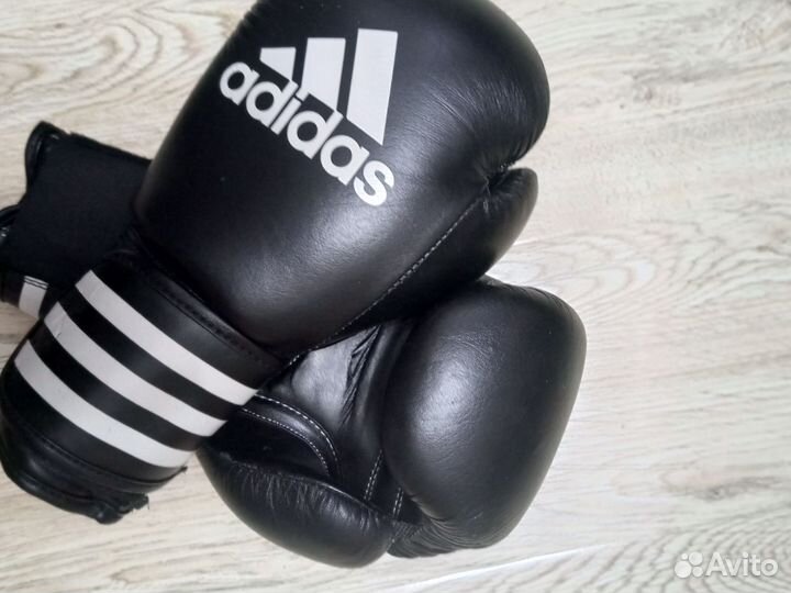 Боксерские перчатки 10 oz adidas