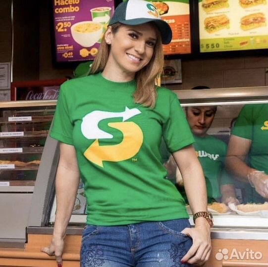 Сотрудник в кафе subway работник универсал