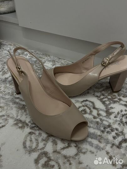 Босоножки женские