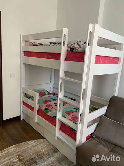 Двухъярусная кровать