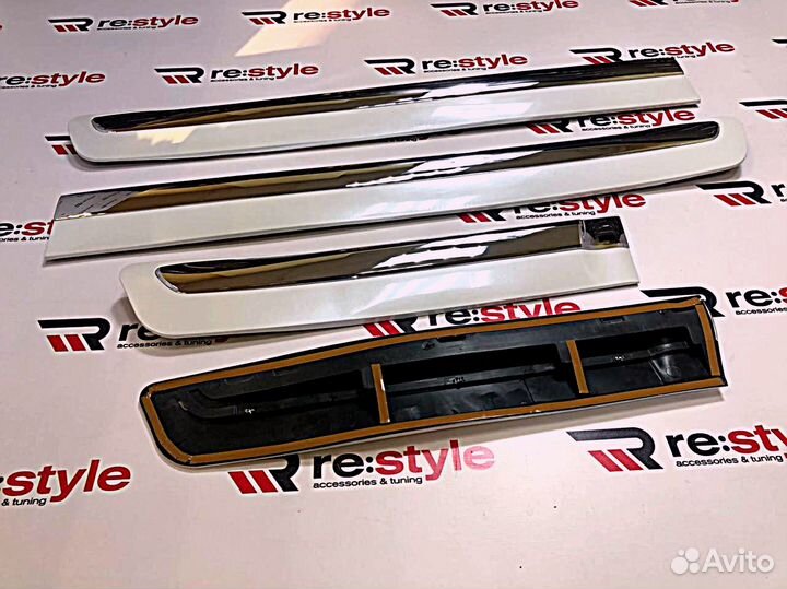 Молдинги дверей Lexus LX570 12-15г Белые