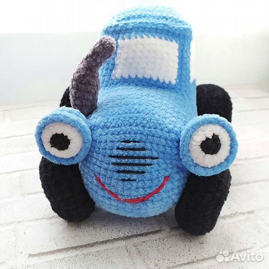 Вязаный синий трактор, плюшевая игрушка