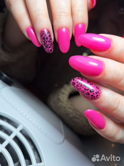 Мастер маникюра, покрытие гель лак, наращивание