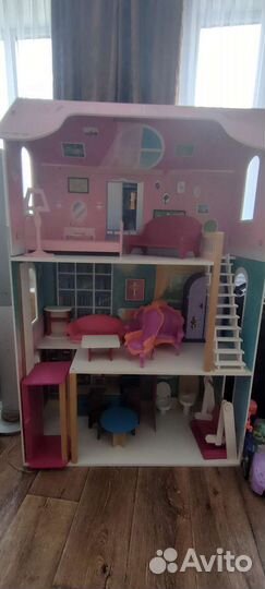 Кукольный домик с мебелью