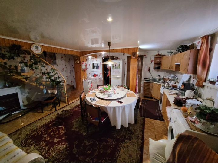 Дом 240 м² на участке 5 сот.