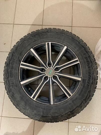 Hankook Winter I'Pike 235/65 R17